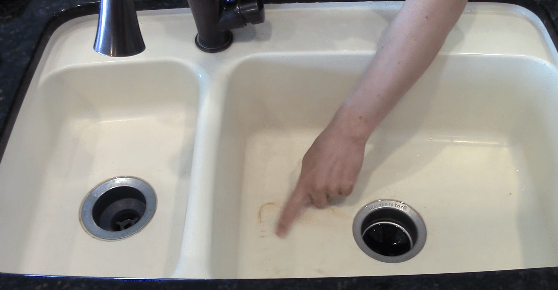 how-to-remove-stains-from-quartz-sink